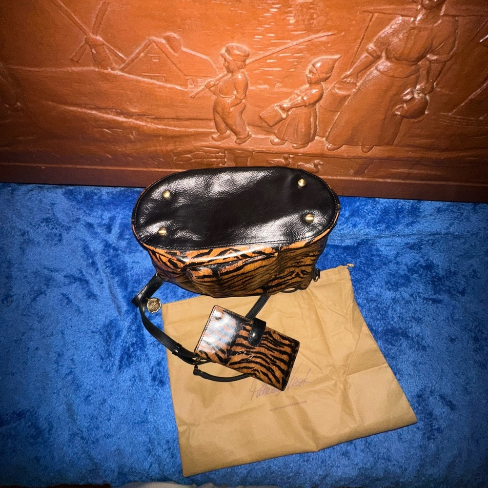 Patricia Nash Tiger Print Shoulder Bag with Pouch - Picture 3 of 5
